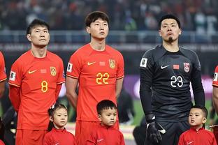 记者：国足战韩国输两三球算正常，希望有得当的战术布置与执行